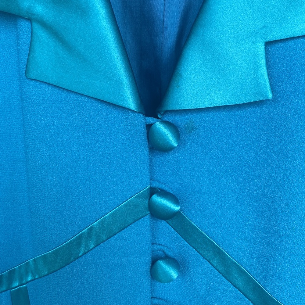 Gillian Suits | Blue Structural Jacket - Picture 3 of 8